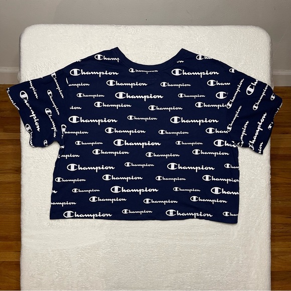 Champion Women's Navy Blue Crop Top Size XL - Picture 3 of 3